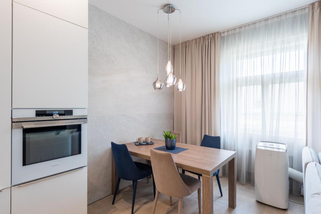 New Luxury Apt With Ac&parking In The Center Of Apartment