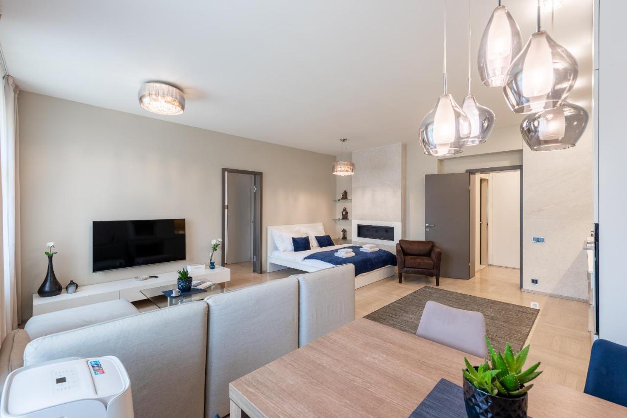 New Luxury Apt With Ac&parking In The Center Of *