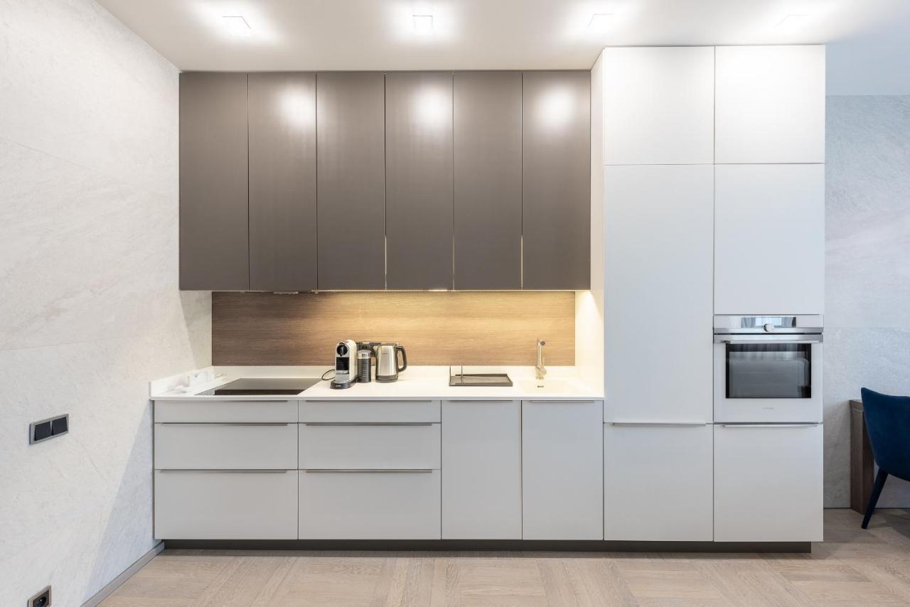 New Luxury Apt With Ac&parking In The Center Of *