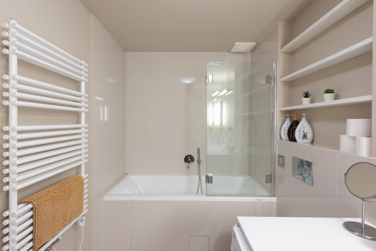New Luxury Apt With Ac&parking In The Center Of Prag