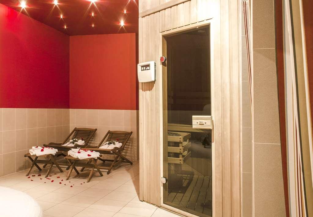 Ea Crystal Palace Hotel 4*
