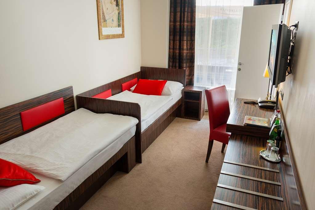 Hotel Ea Crystal Palace