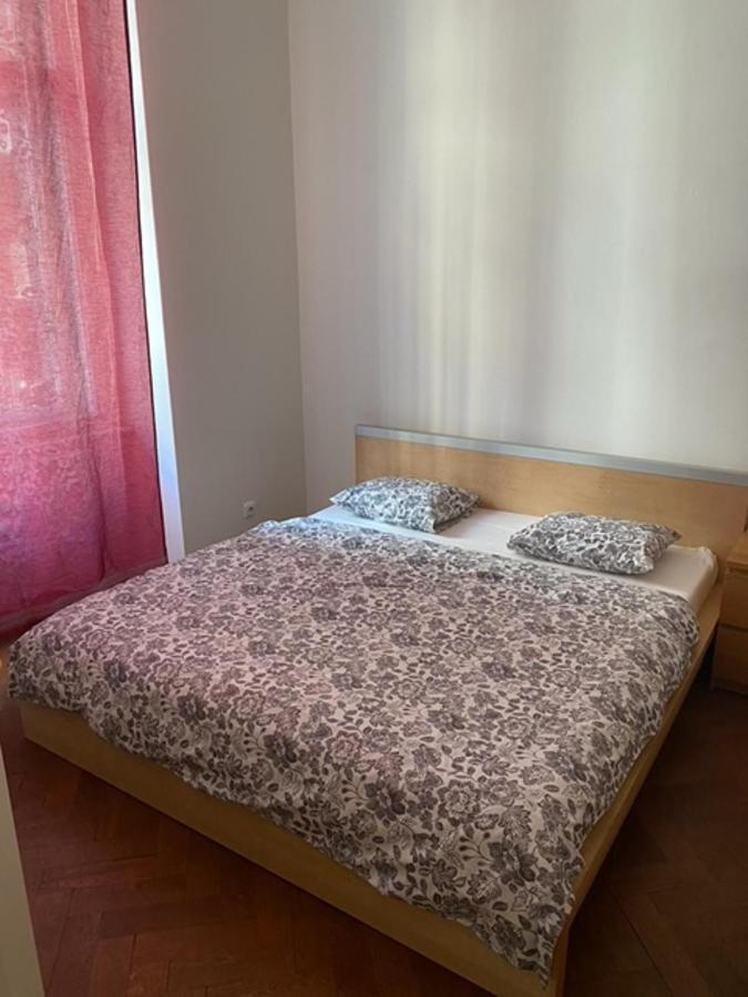 Large 3 Bedroom Family With Balcony Appartement *