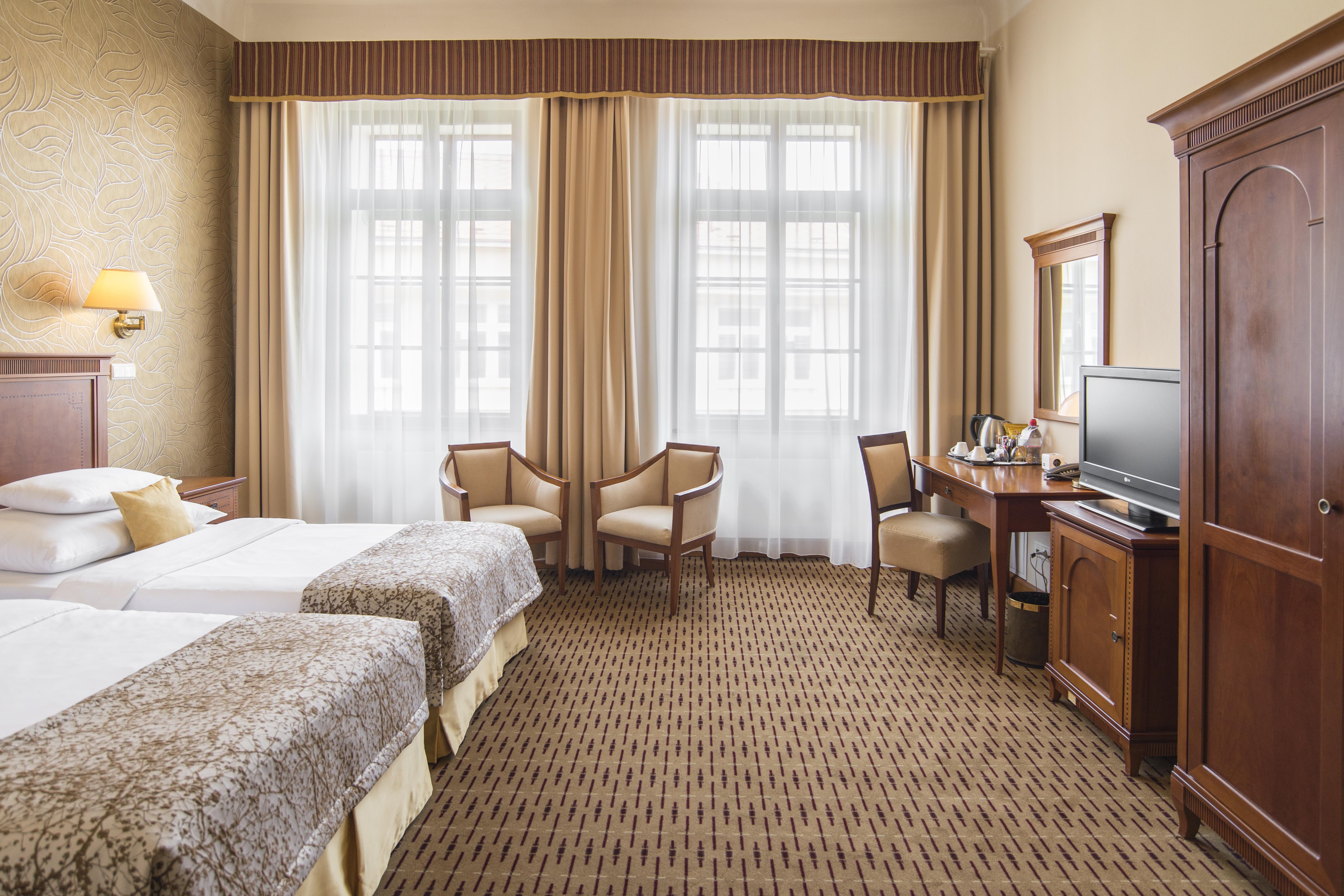 Majestic Plaza Hotel 4*