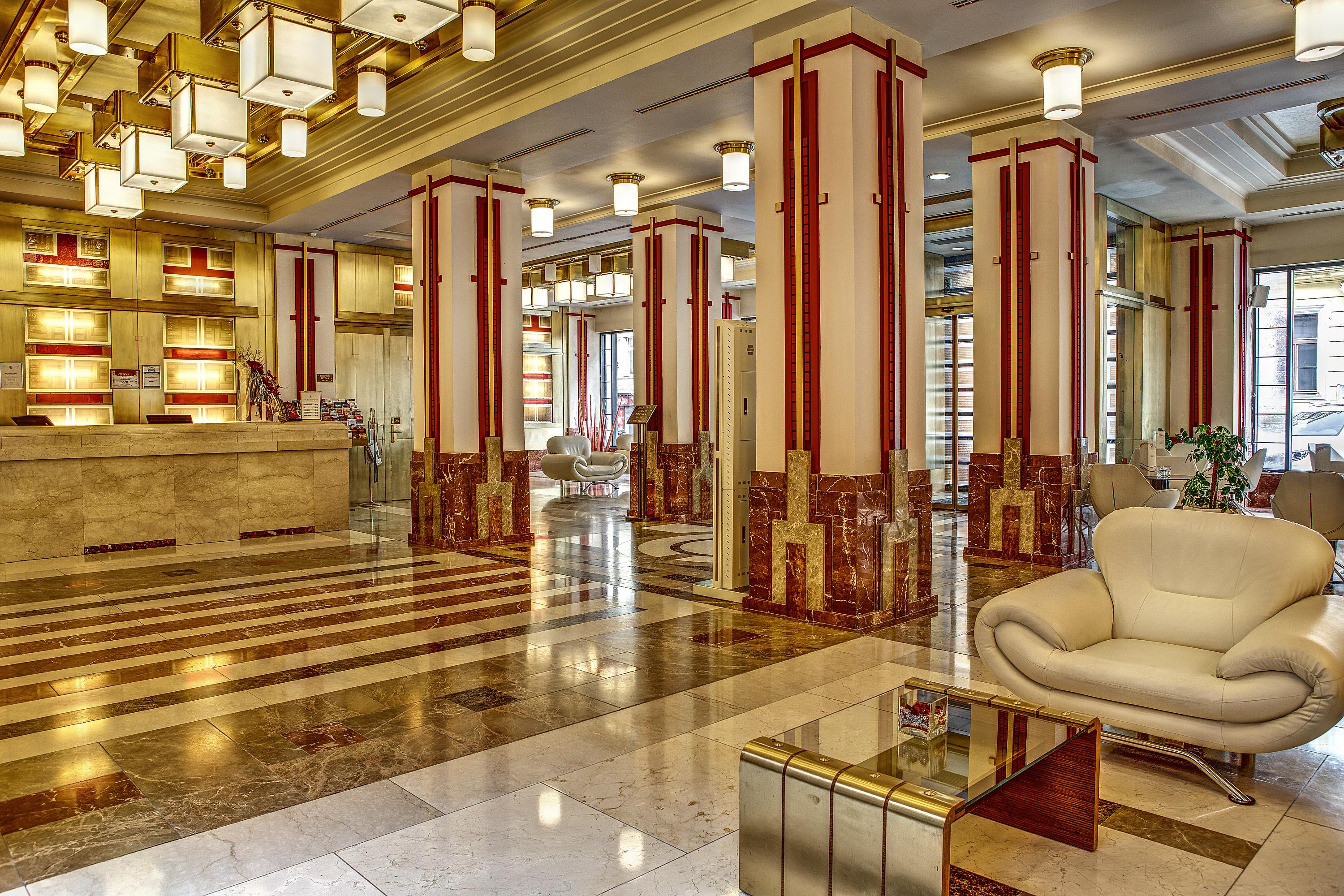 Majestic Plaza 4*
