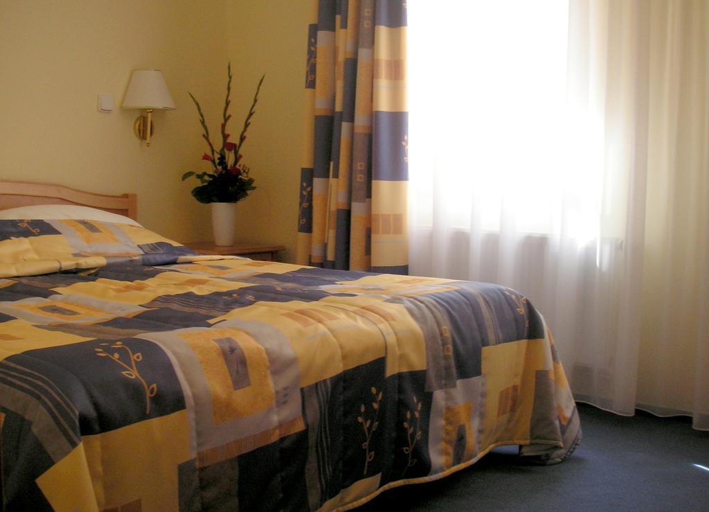 Otel Claris 3*