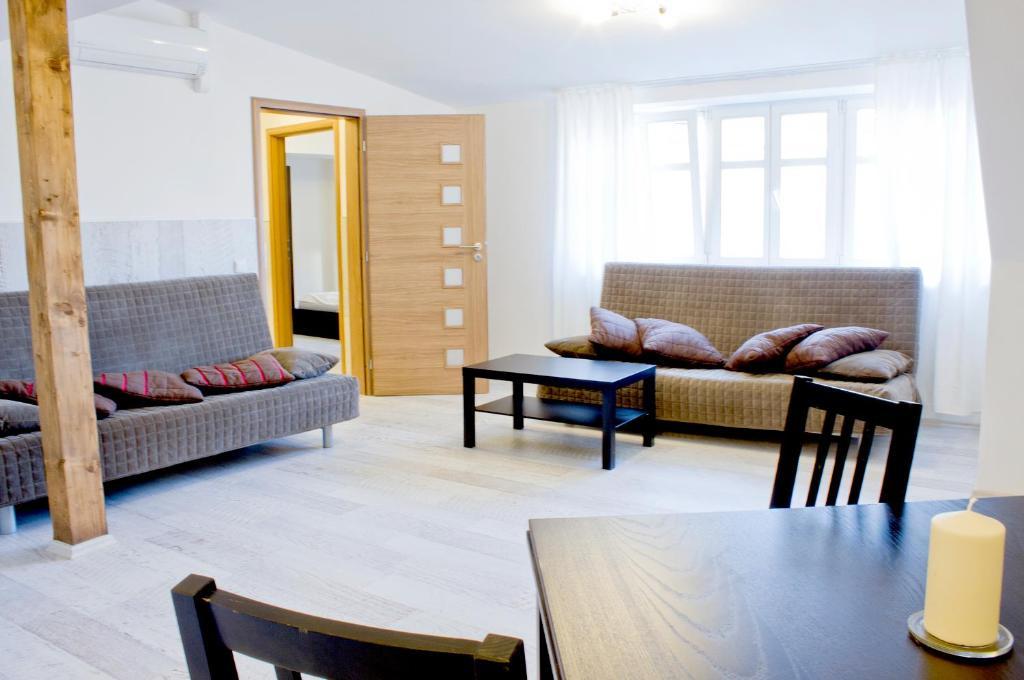 Royal Court Legerova 3*