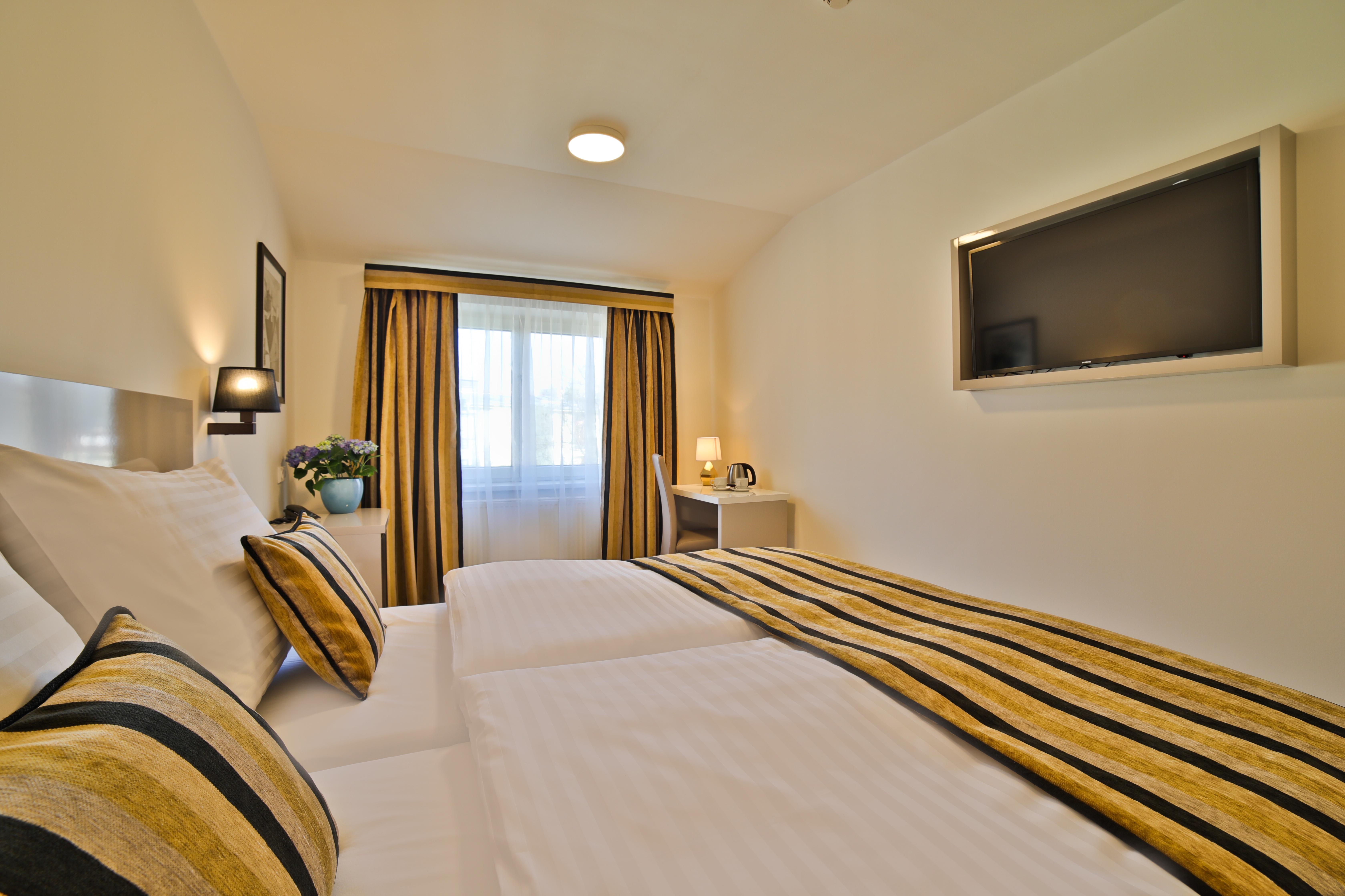 Ariston 4*