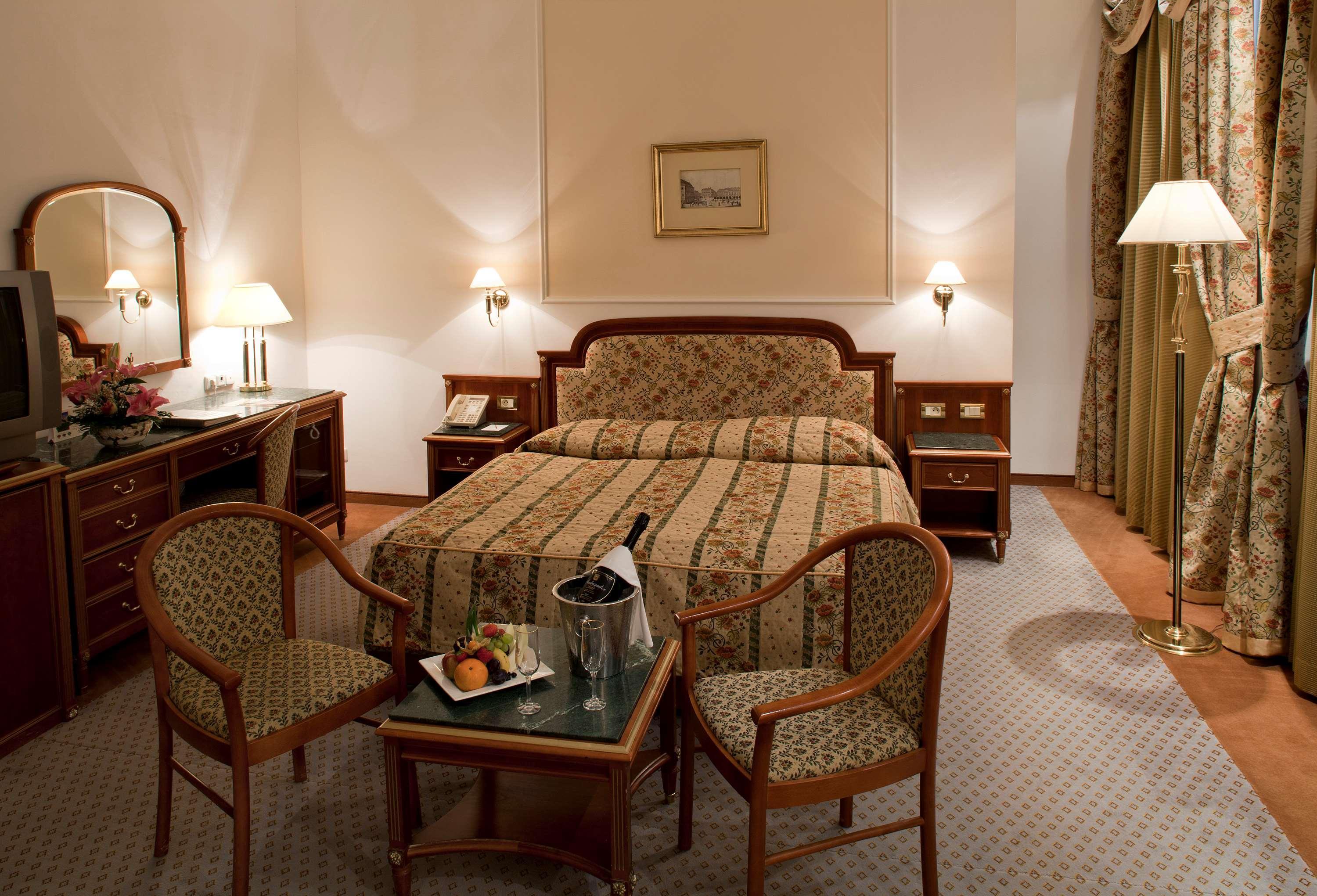Hotel Ambassador Zlata Husa 5*