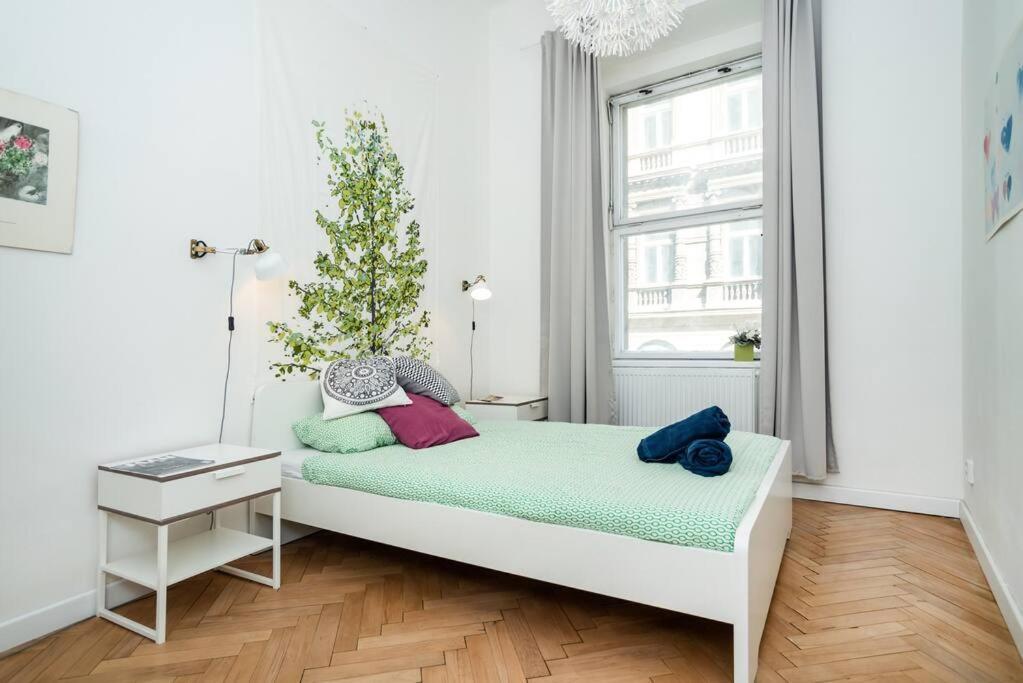 Bright, Spacious In The Historic Centre * Prag