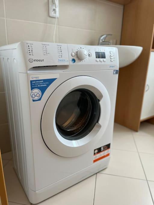 Apartment Hurka - 15 Min Do Centra, Garaz Prague