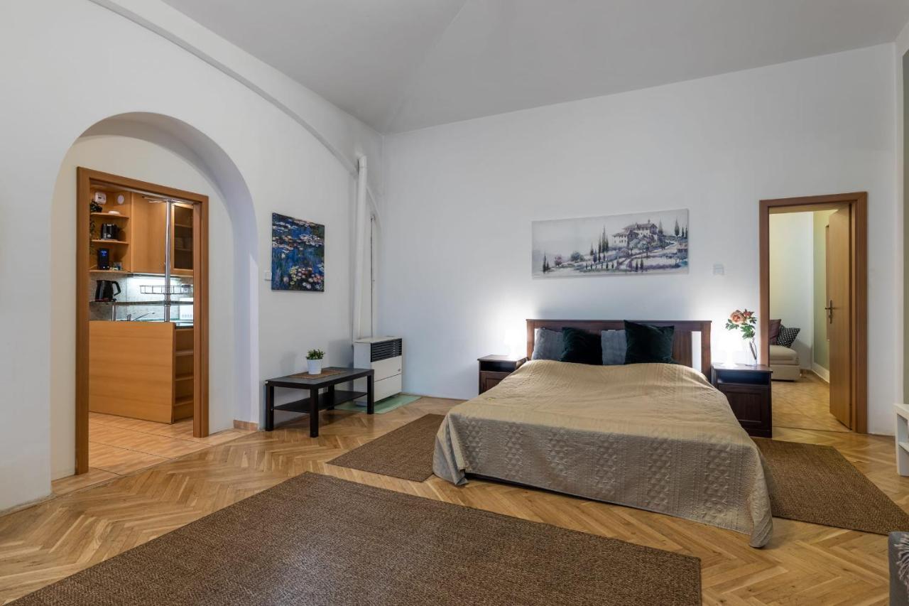 Apartamento Spacious 3 Bedroom In The Heart Of Praga