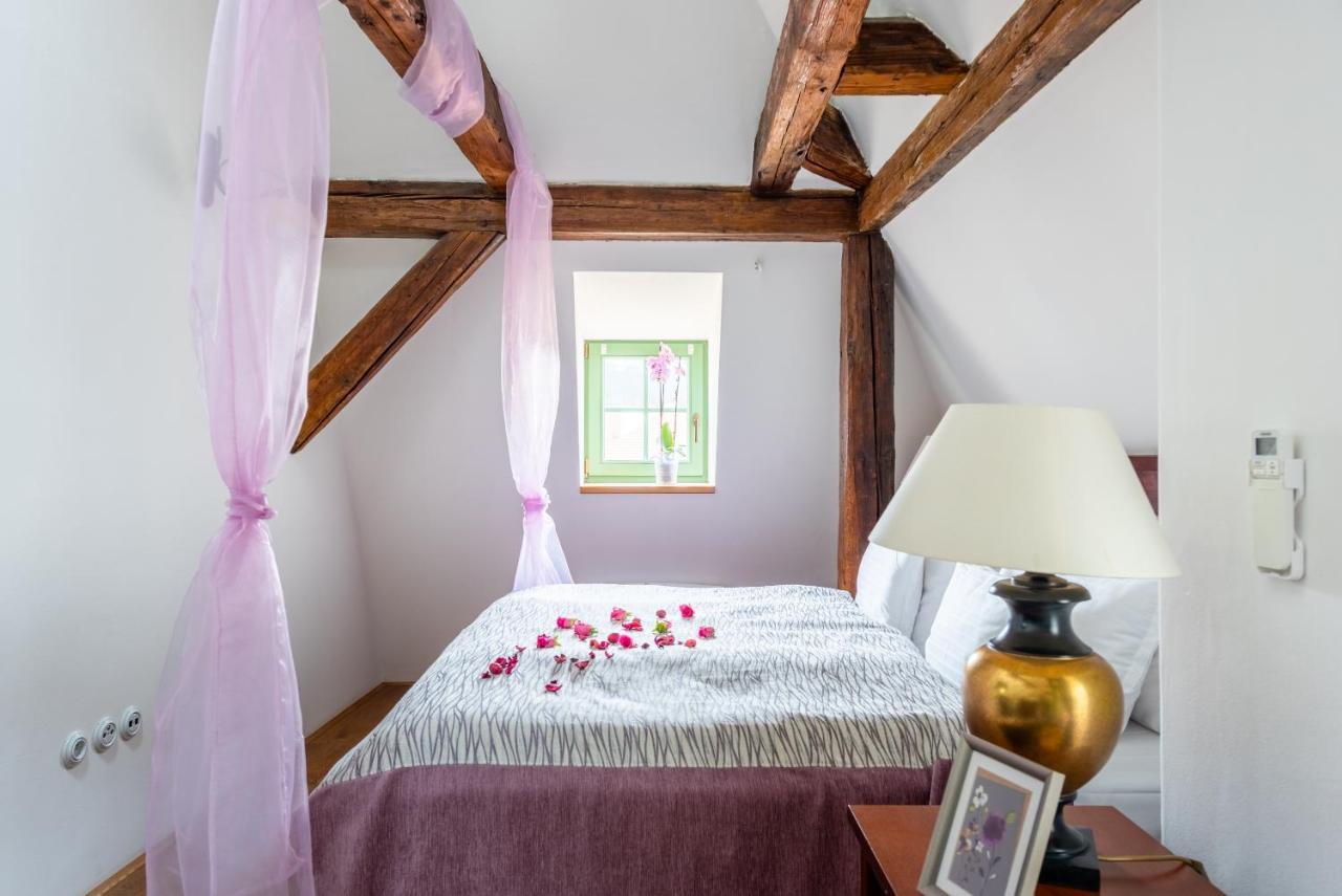 Nobles Apartamento *