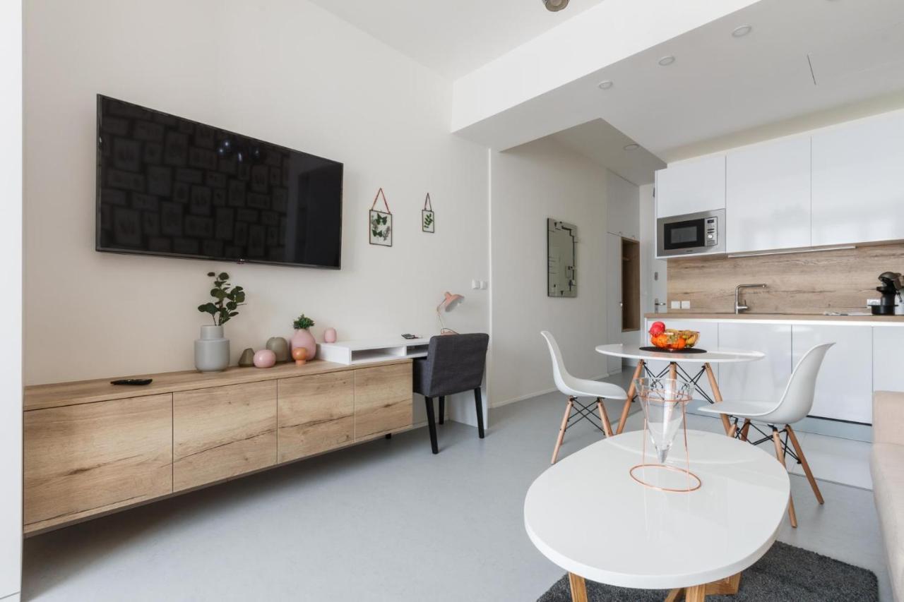 Designer Studio In New Town By Days * Prag