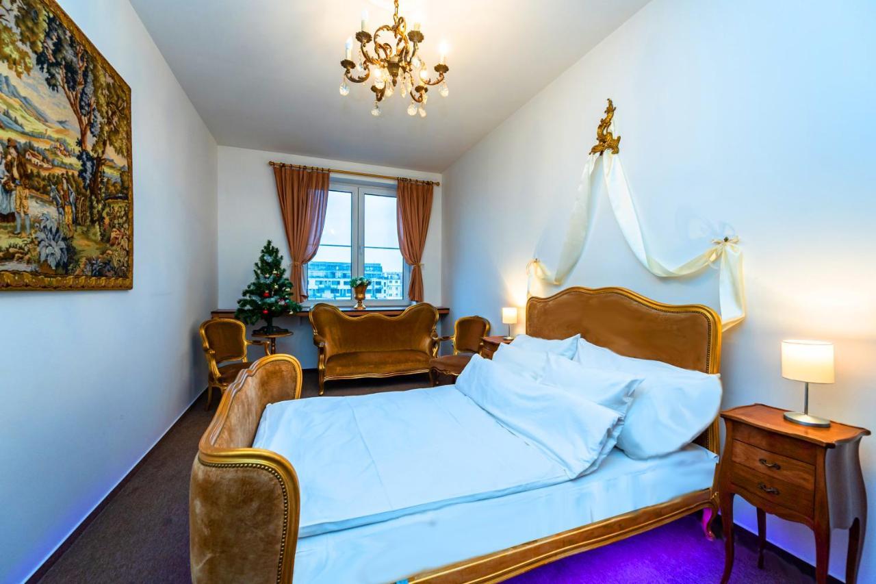 Bank Invest Apartmens - Old Town Daire