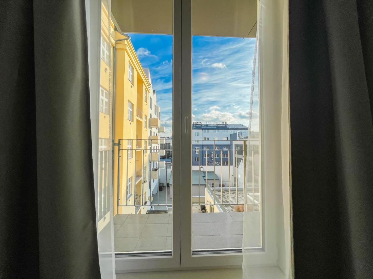 / 10 Min From Center / O2 Arena * Prague