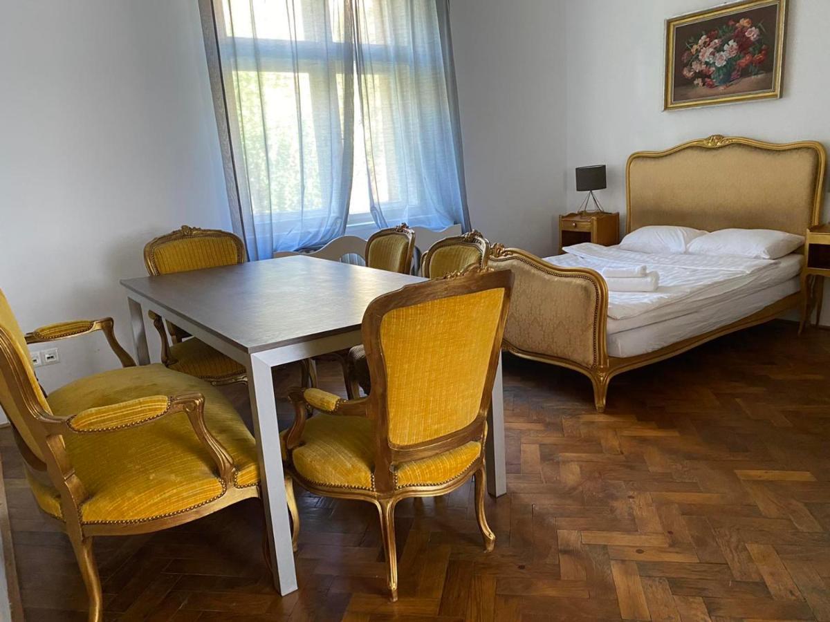 Bank Invest Apartmens - Old Town Daire