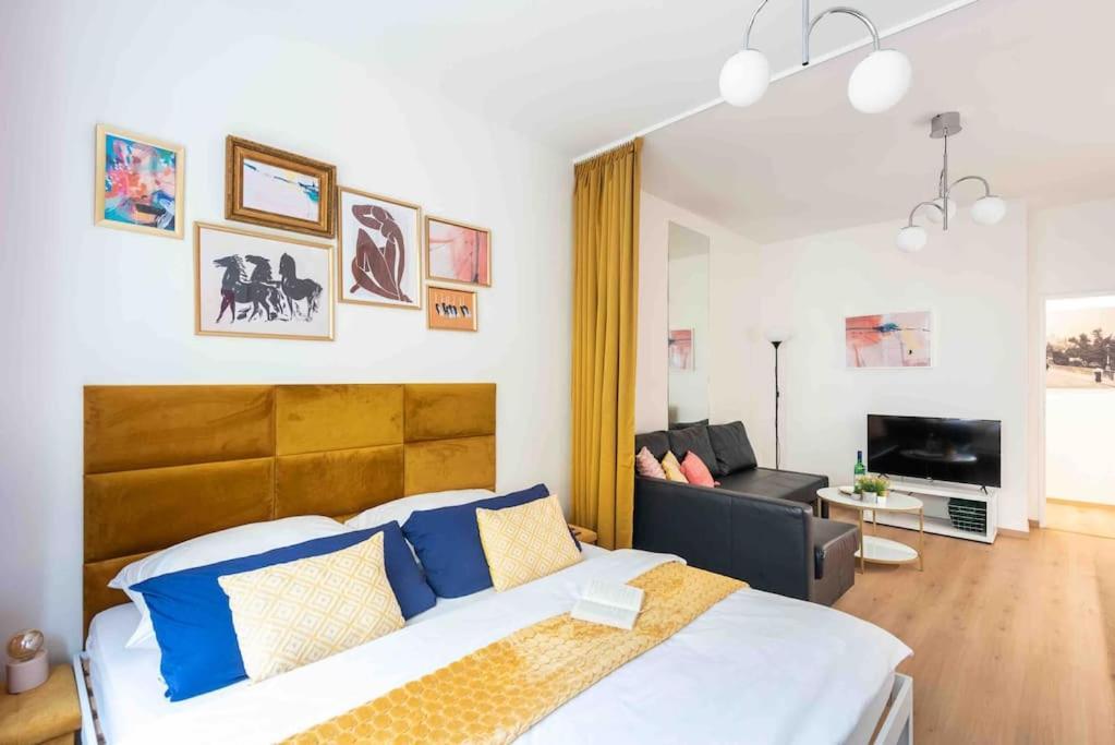 Apartment Golden Sunny Apartment, Centre, For 3 People Prague