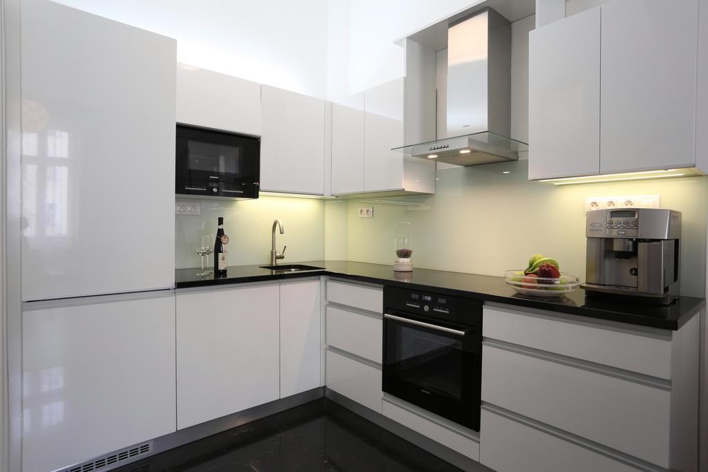 Luxurious In Parizska Street Apartment *