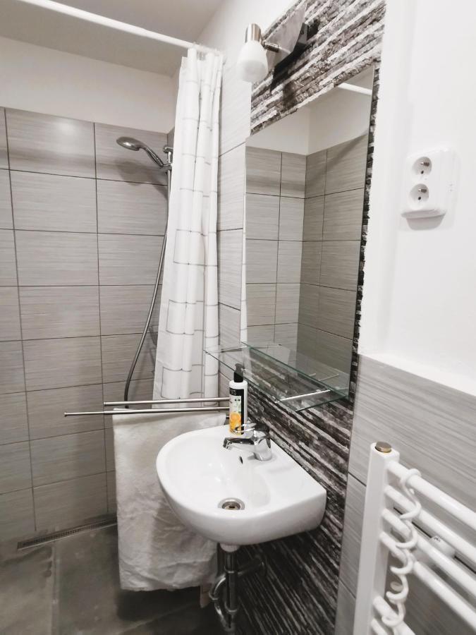 100 Apartment