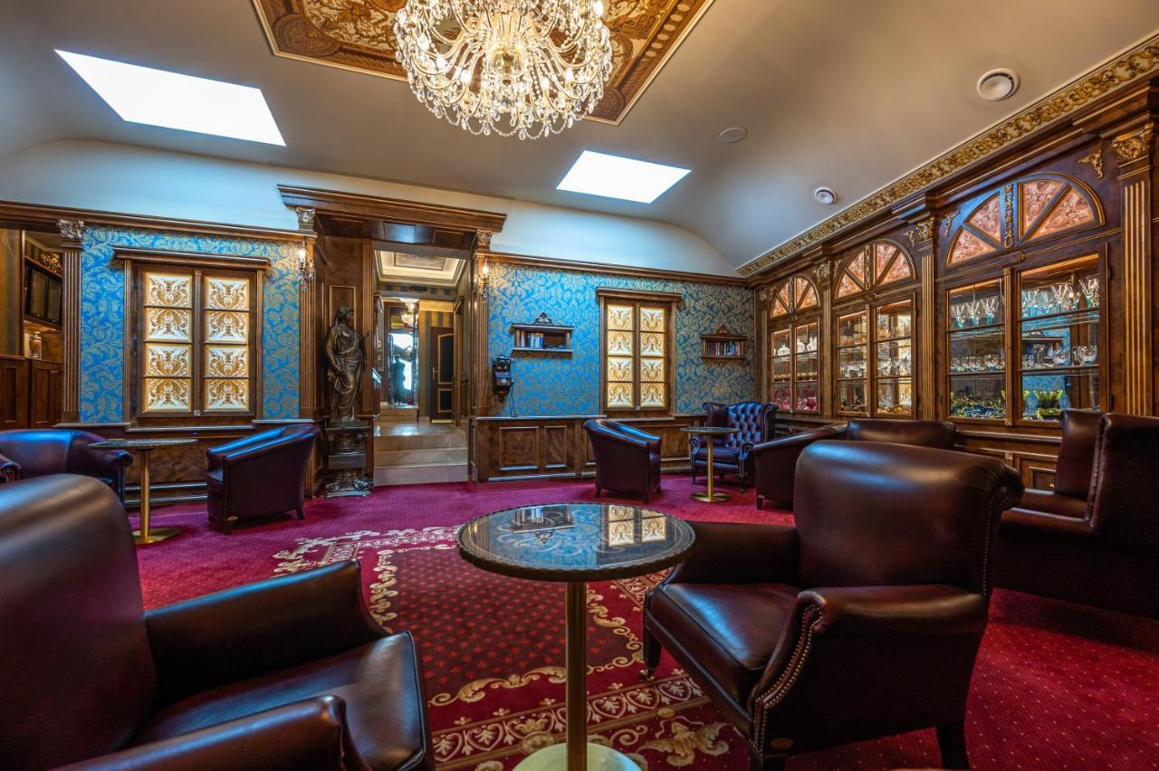 Hotel Hastal Old Town 4*