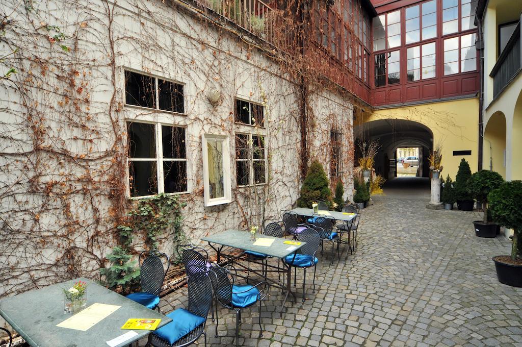 Daire Hastal Gallery Prag