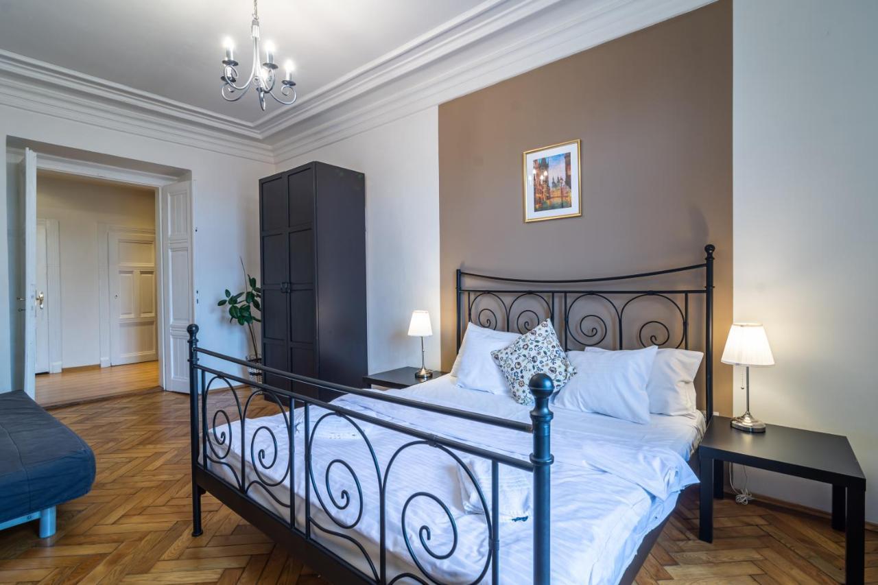 Royal Road Apartment *