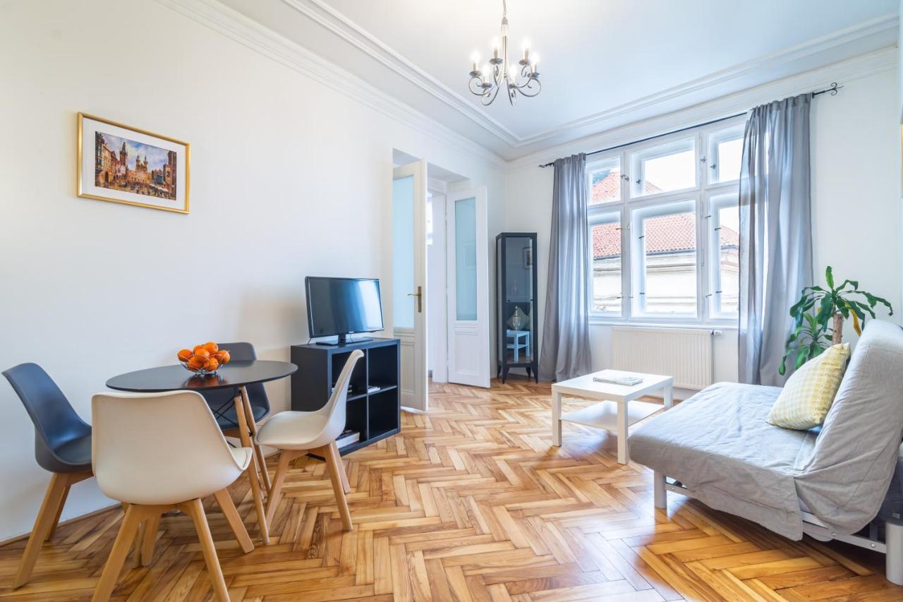 Royal Road Apartment *