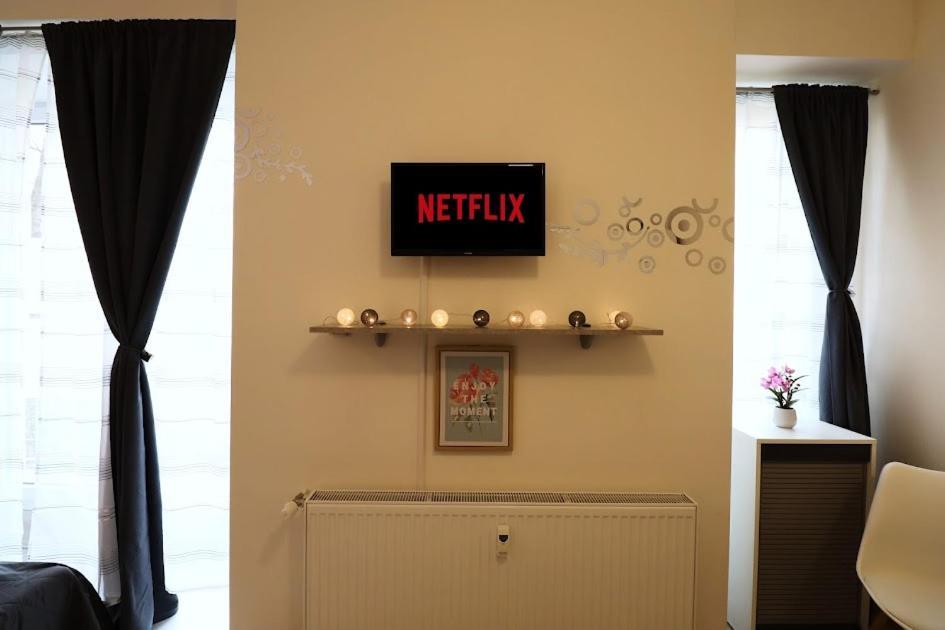 Cosy Studio, 15min To Old Centre, Self-check In, Free Wifi, Welcome Drink! * Prague