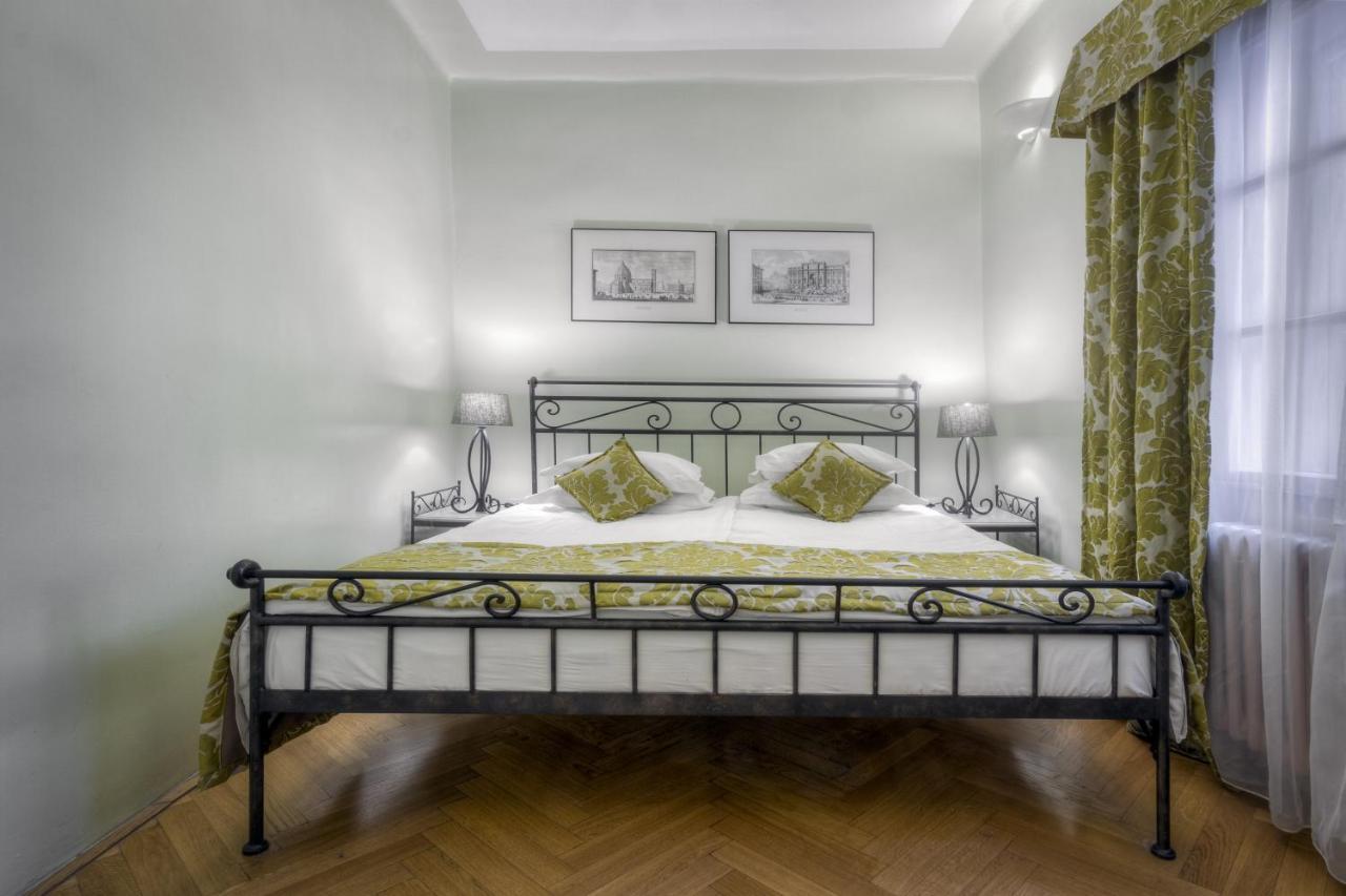Black Star Hotel 4*