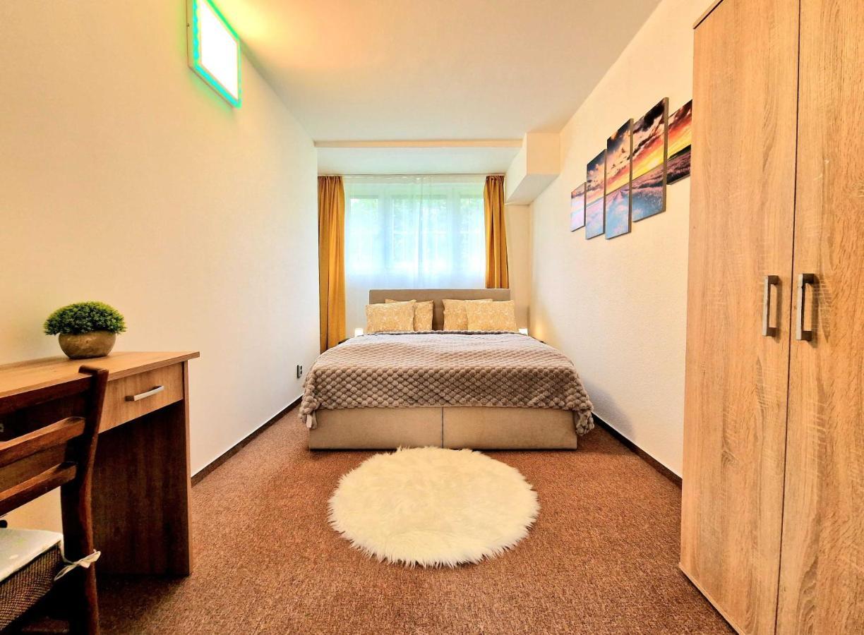 Wellness Gold With Private Sauna & Jacuzzi Apartment Prague