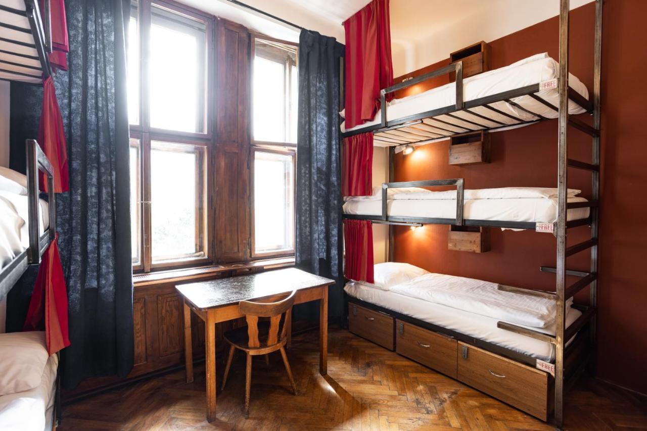 Sir Toby's Hostel *