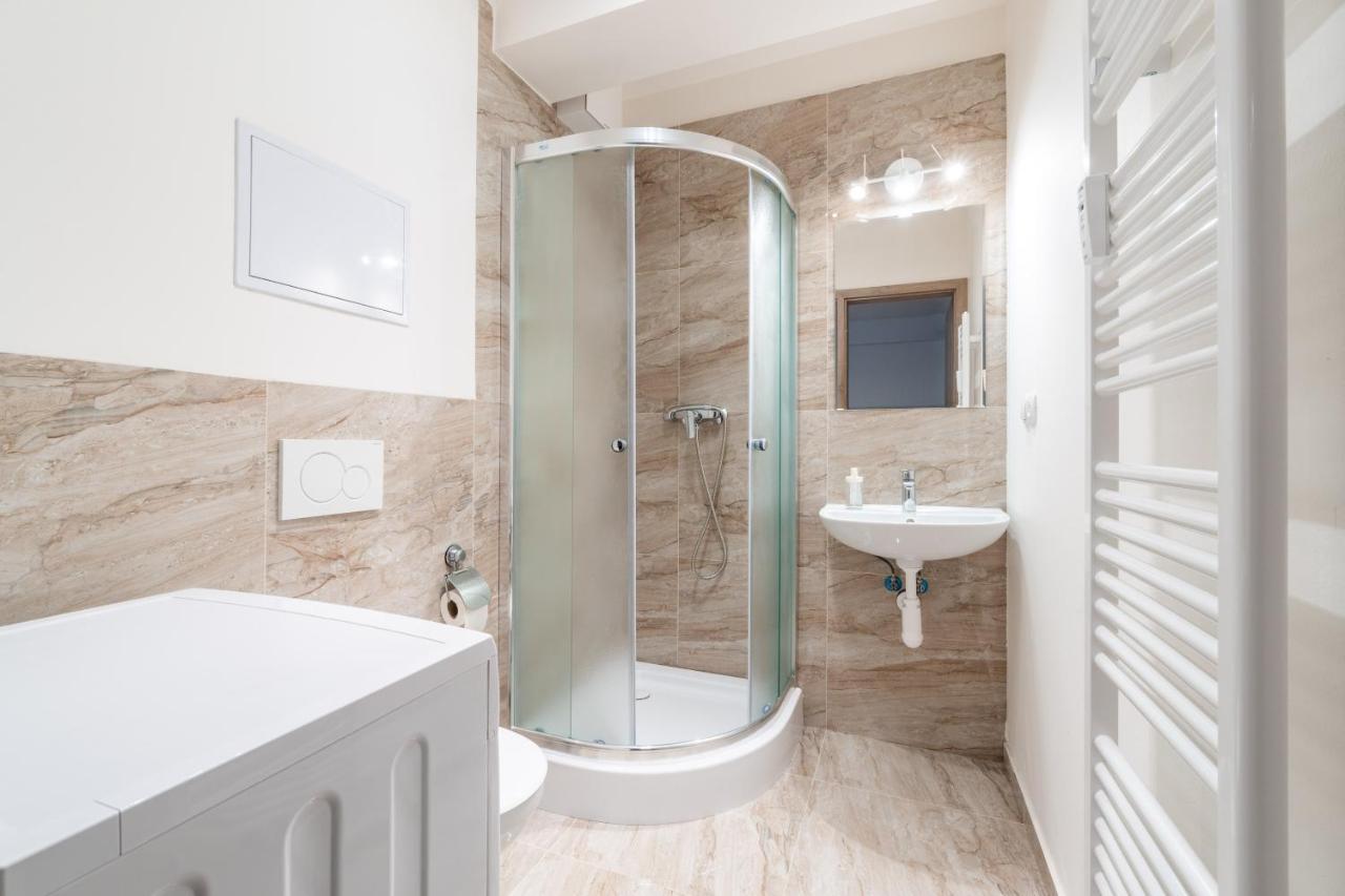 Brand New # 42 In Brand New Building With Free Parking In The Center Prague