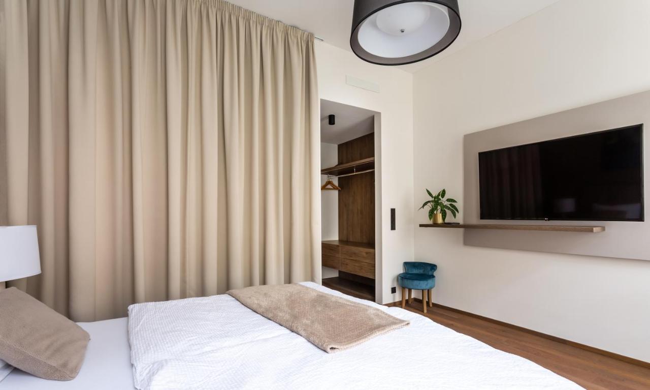 Luxury Riverside Apartment Prag