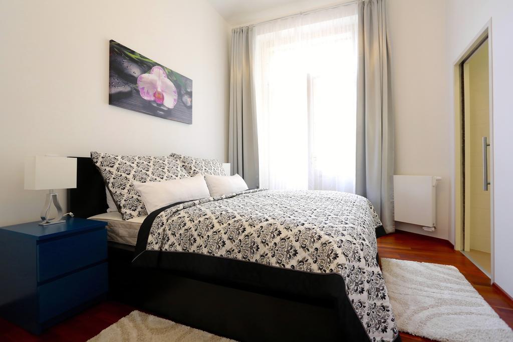 Luxurious In Parizska Street Apartment Prag