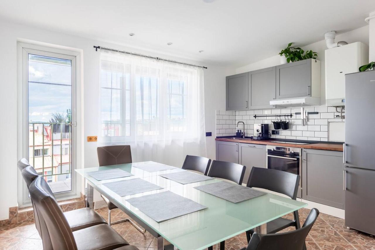 Huge 5 Bedrooms Near Castle Apartment *