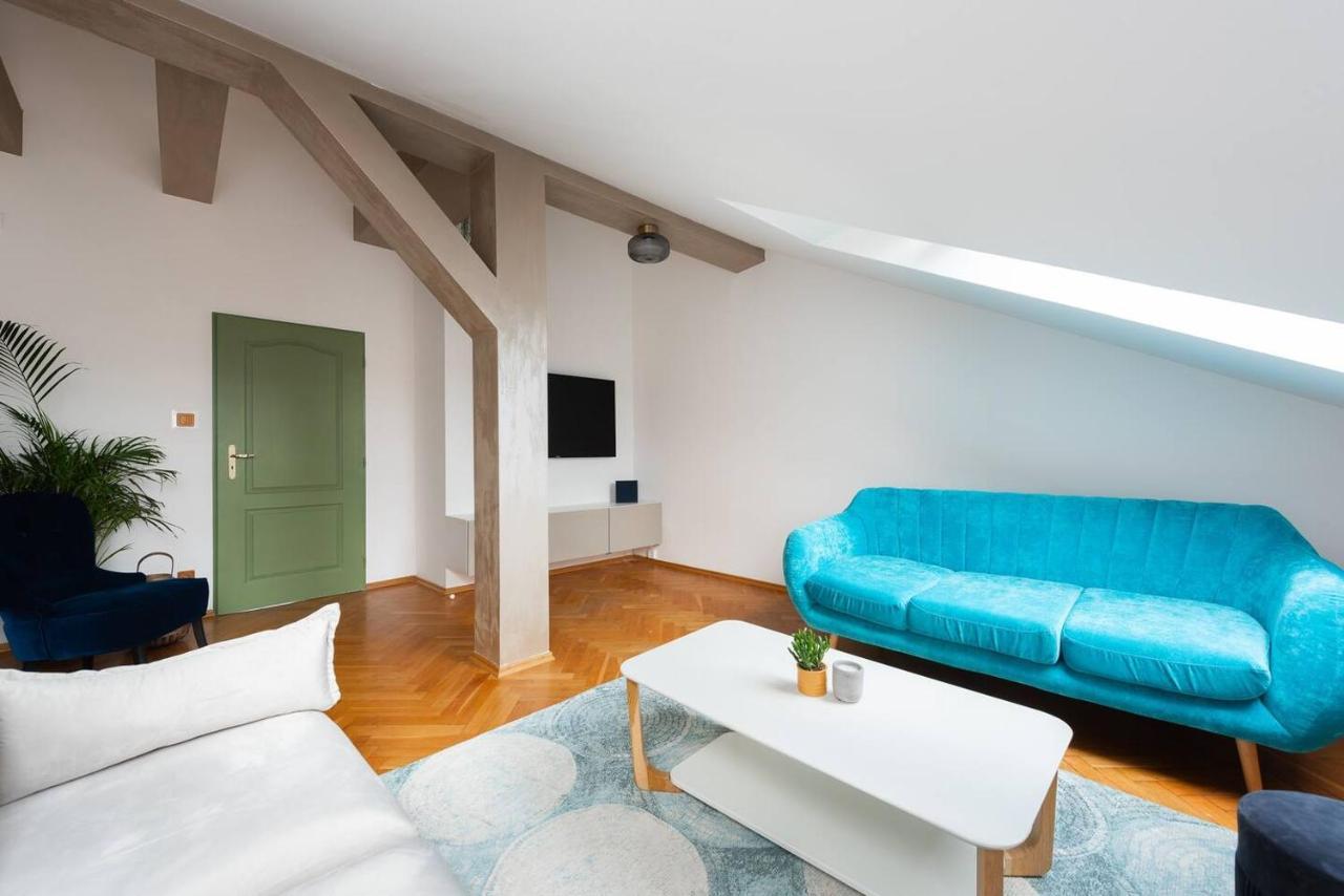 Apartment Huge 5 Bedrooms Near Castle Prague