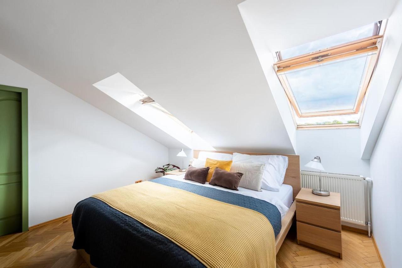 Huge 5 Bedrooms Near Castle Apartment Prague