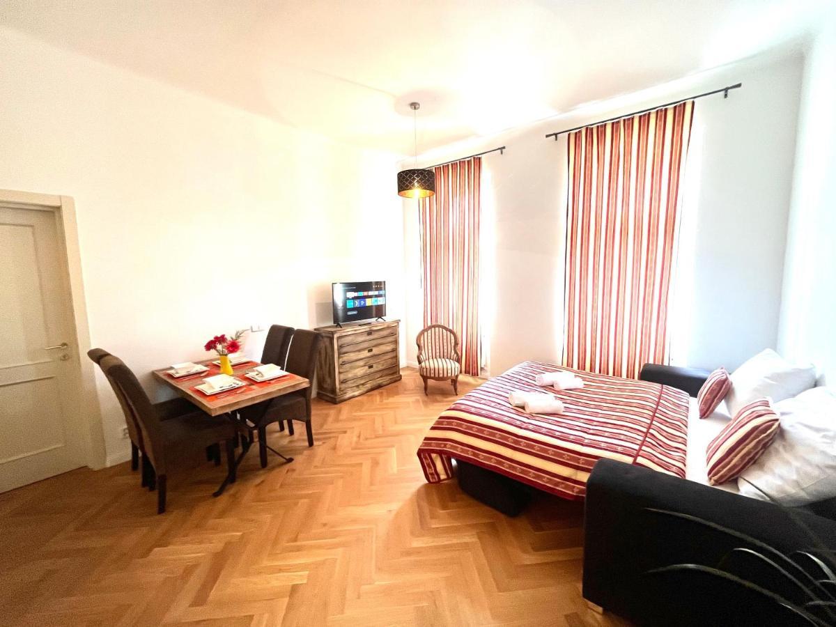 Amazing Zborovska Apartment *