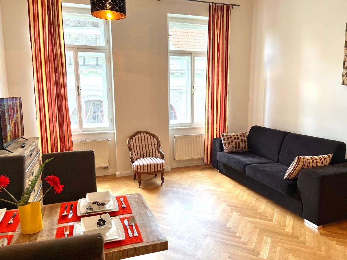 Amazing Zborovska Apartment