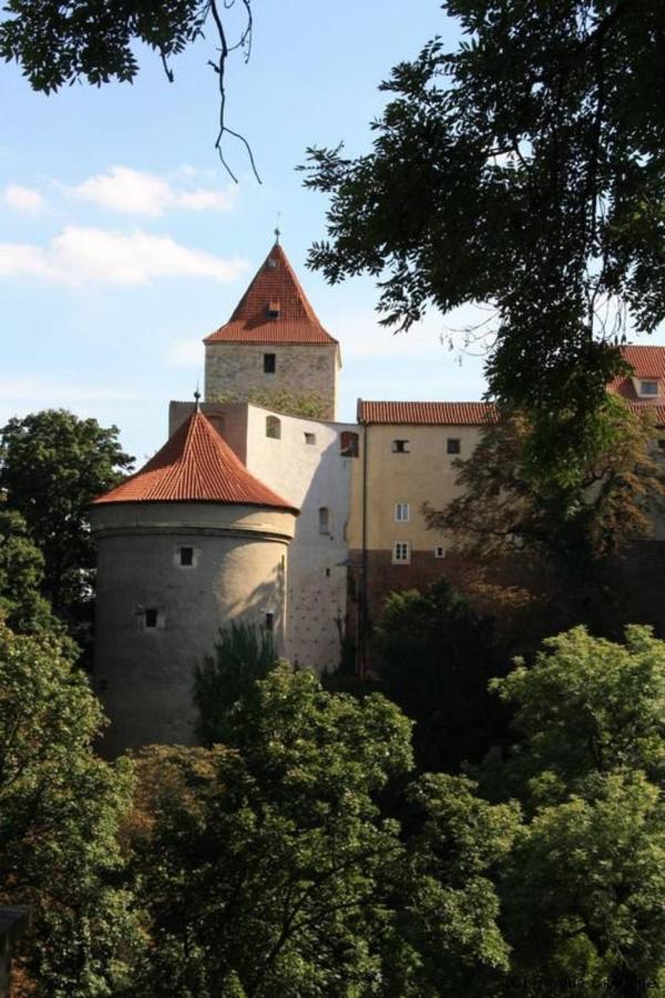 Huge 5 Bedrooms Near Castle Apartment
