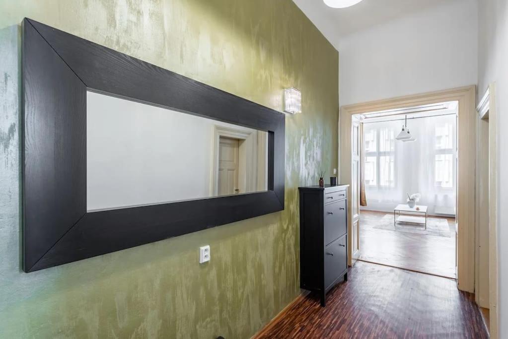 Spacious With Balcony At Wenceslas Sq Apartment Prag