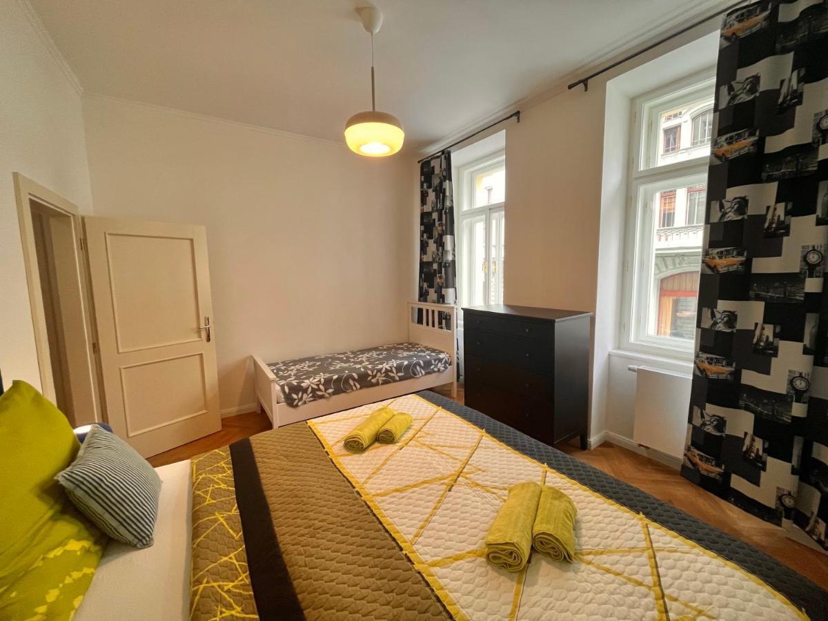 Amazing Zborovska Apartment