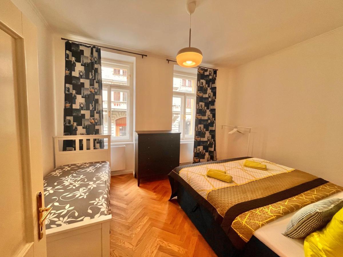 Apartment Amazing Zborovska *