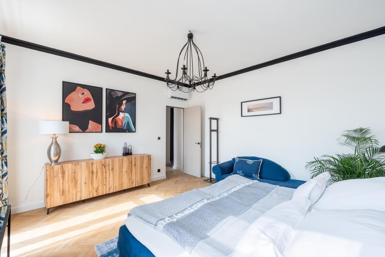 Luxury With A Balcony And A Terrace Apartment