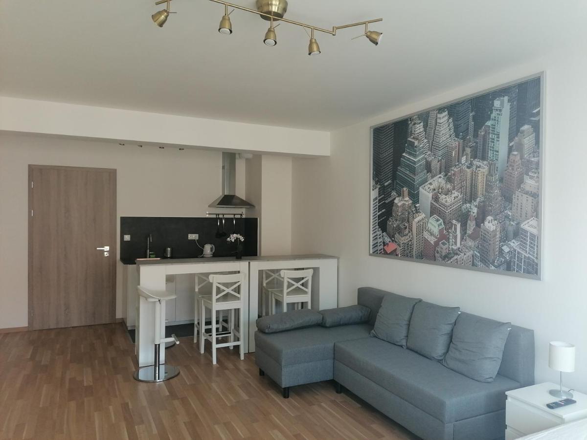 Brand New Two #64 In Elite Rezidence With Free Secure Parking * Prag