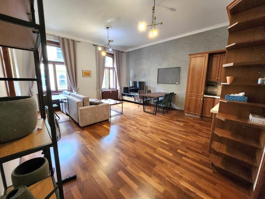 Spacious 6min From The Dancing House Apartamento *