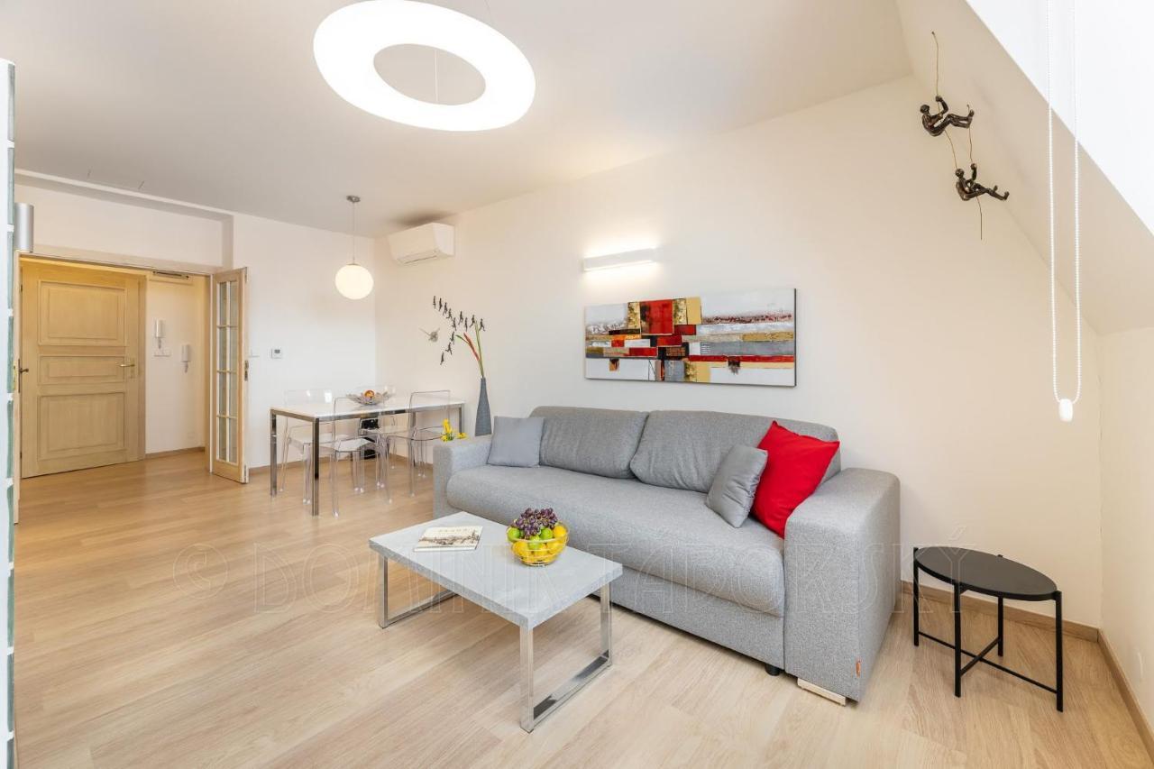Karlova Old Town Apartment