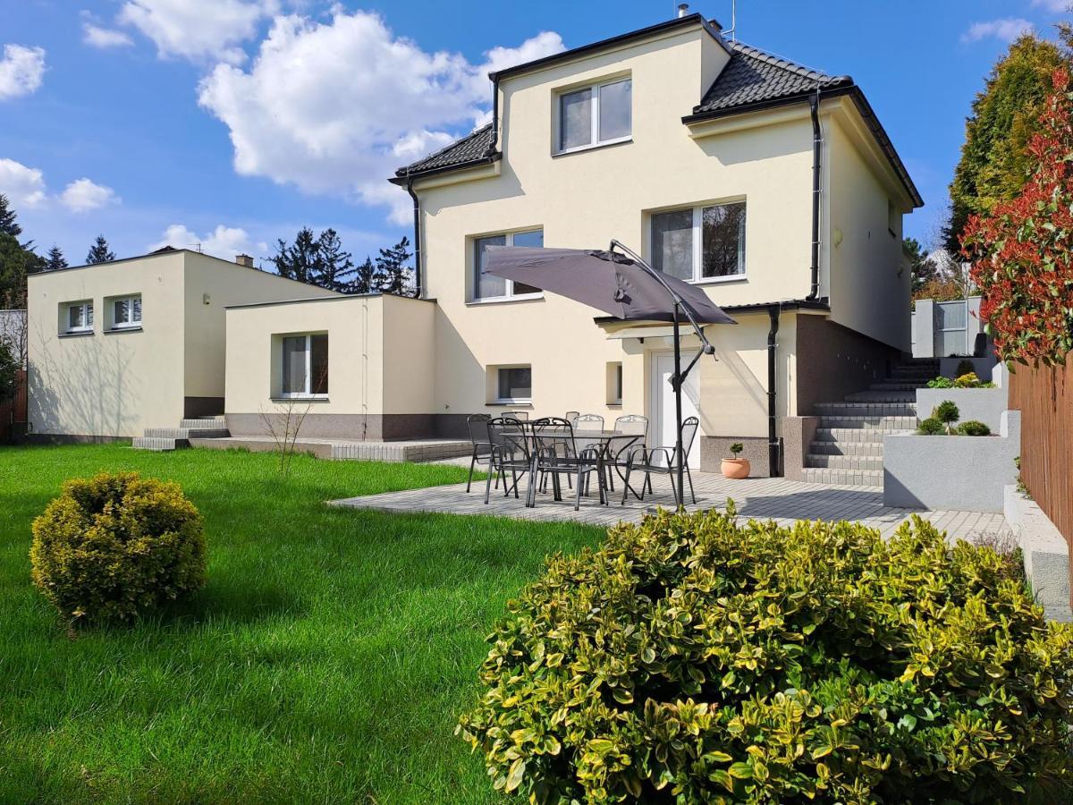 Apartmanovy Dum Se Zahradou V Klidne Casti Prahy Daire