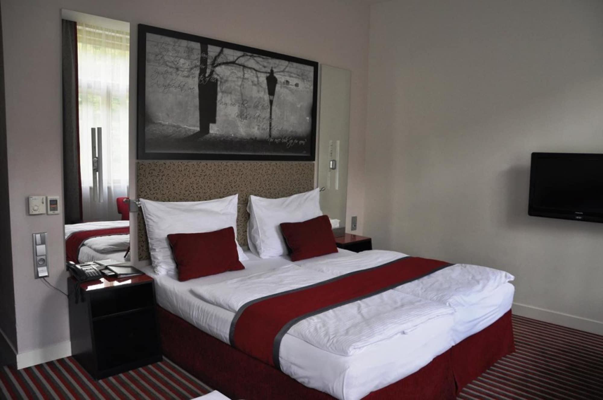 Hotel Red & Blue Design
